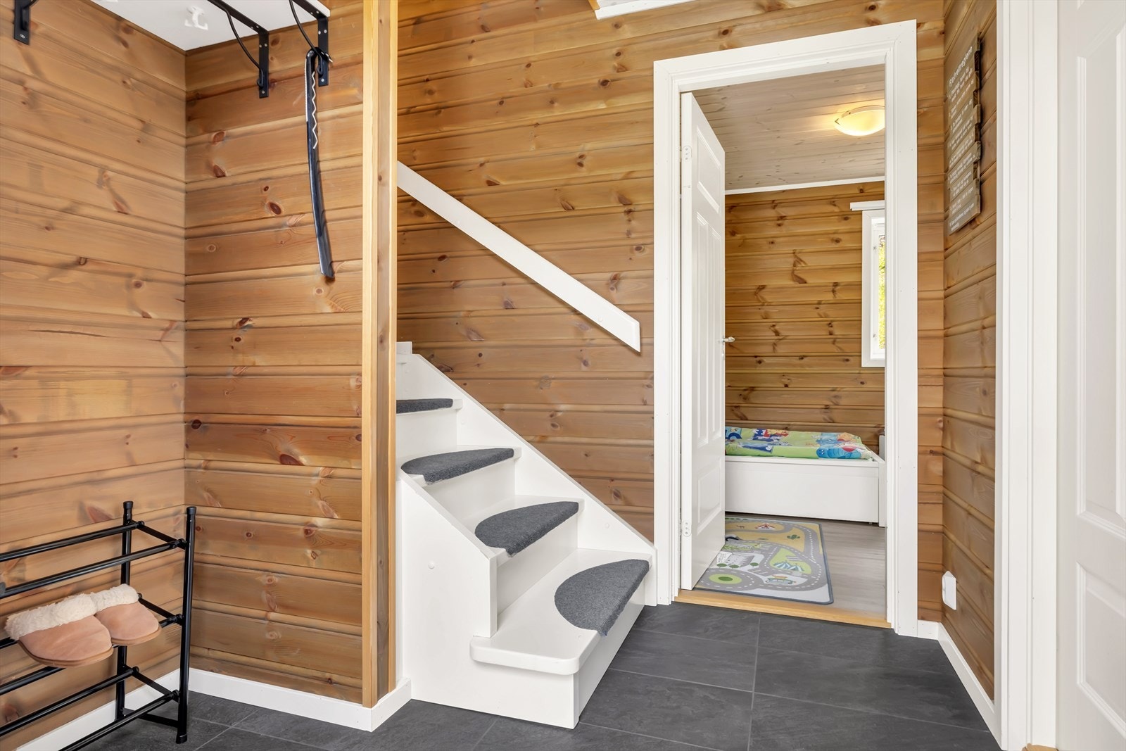 Denne etasjen er oppvarmet med gulvvarme. Galleribilde