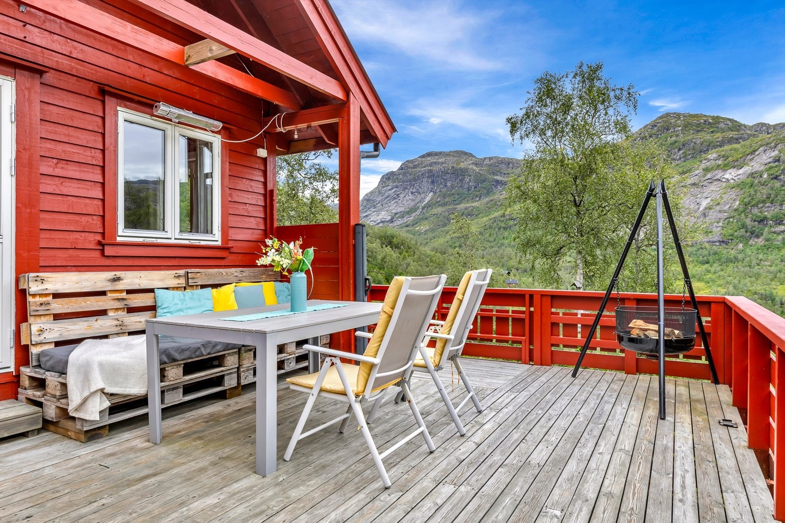 Her er det fantastisk å sitte - enten det er sommer med frokost i morgensolen, eller vinter med noe godt i glasset. Galleribilde