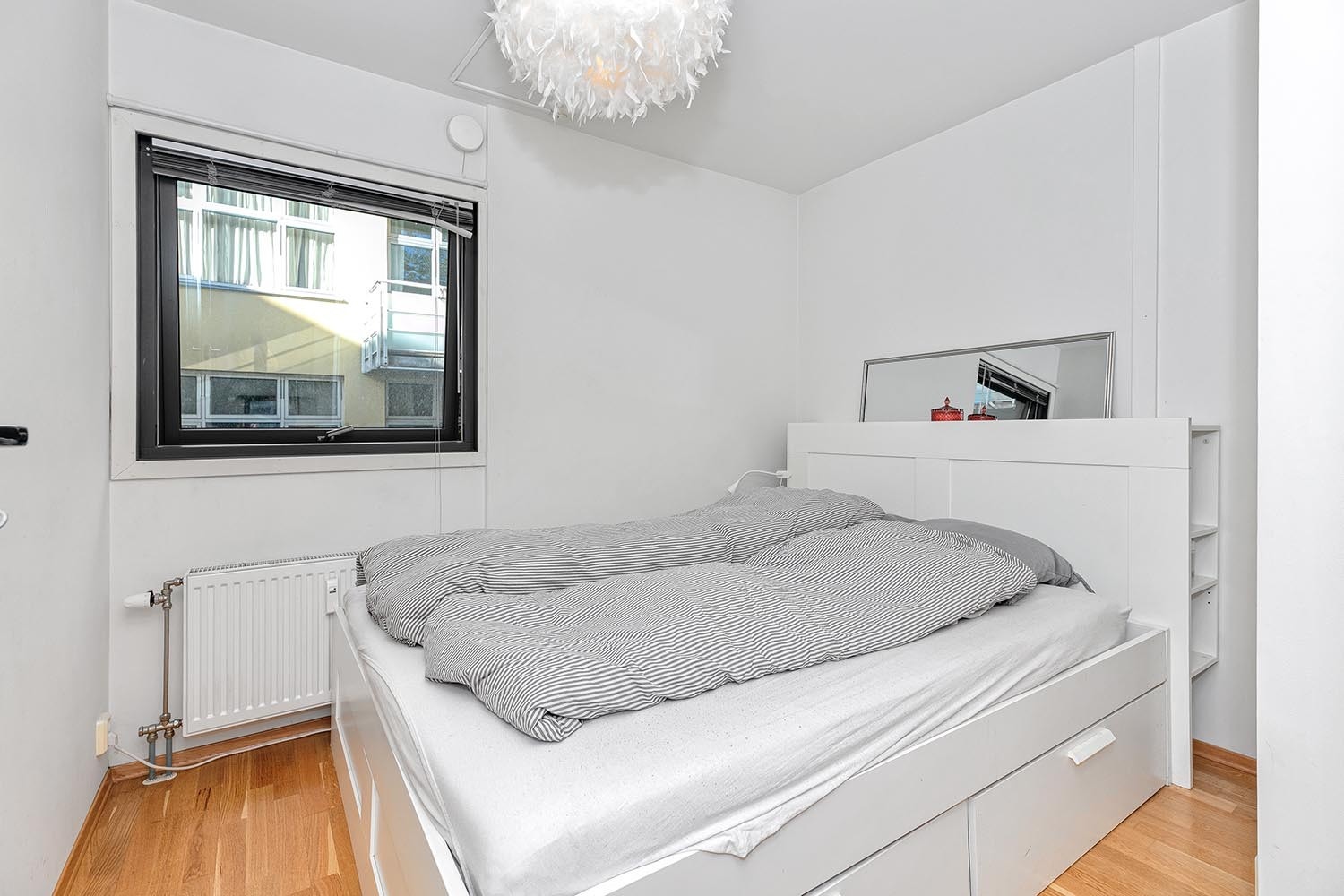 Soverom 2 med plass til seng og garderobeskap Galleribilde