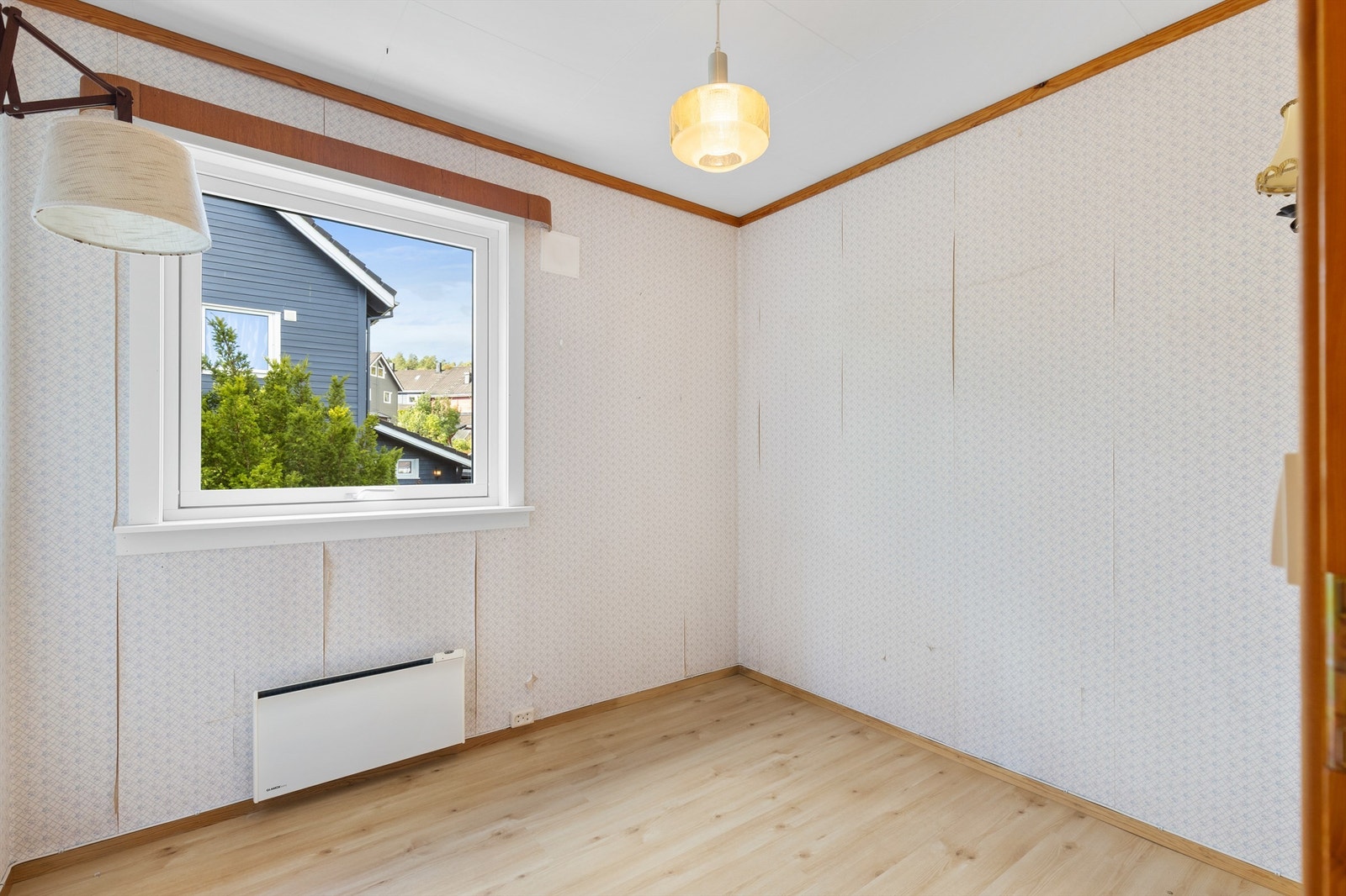 Boligens tredje soverom er også av god størrelse. Rommet passer perfekt som barnerom, gjesterom eller kontor. Galleribilde