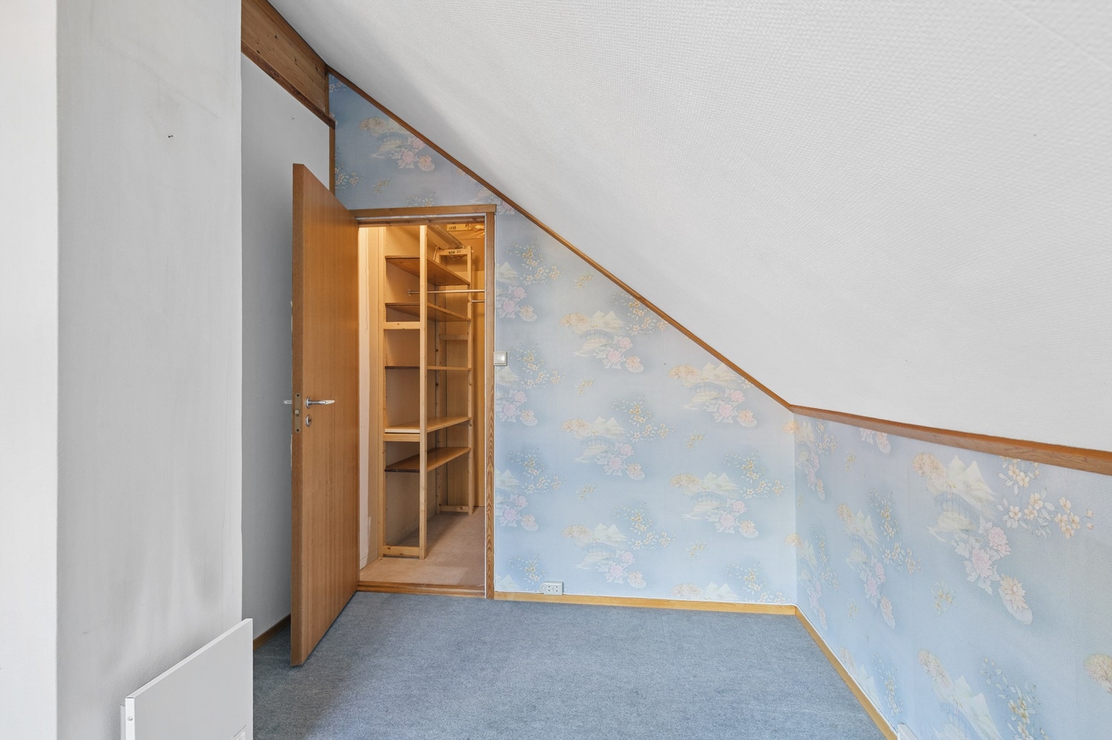 Her er det også en romslig bod for oppbevaring, og kan også benyttes som walk-in. Galleribilde