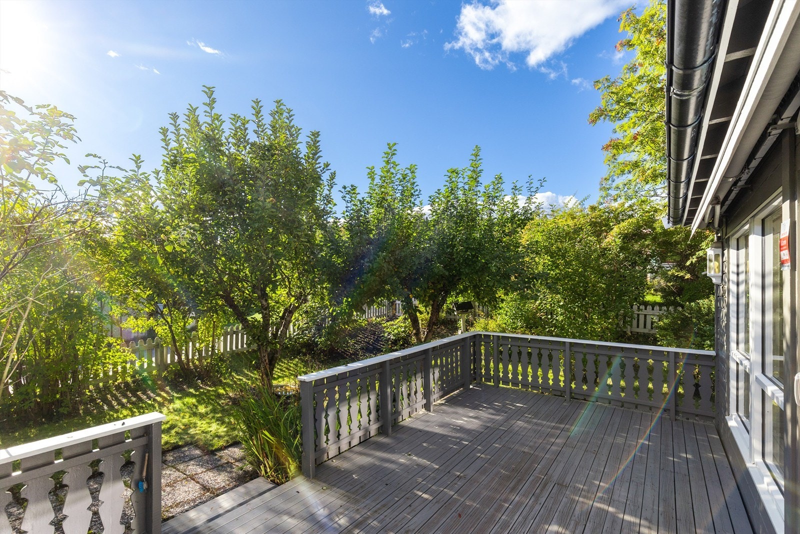 Hagen er en nydelig plass for barna å leke i skjermede og trygge omgivelser. Galleribilde