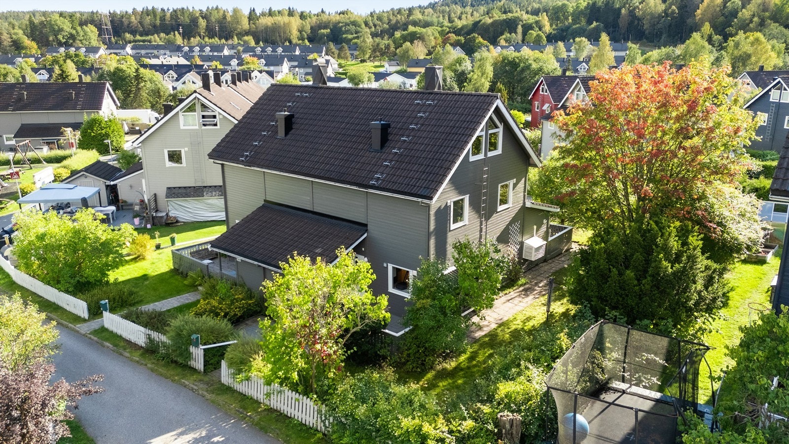 Her får du muligheten til å skape ditt drømmehjem- i etterspurt og barnevennlig boligområde med gangavstand til barnehagen. Galleribilde