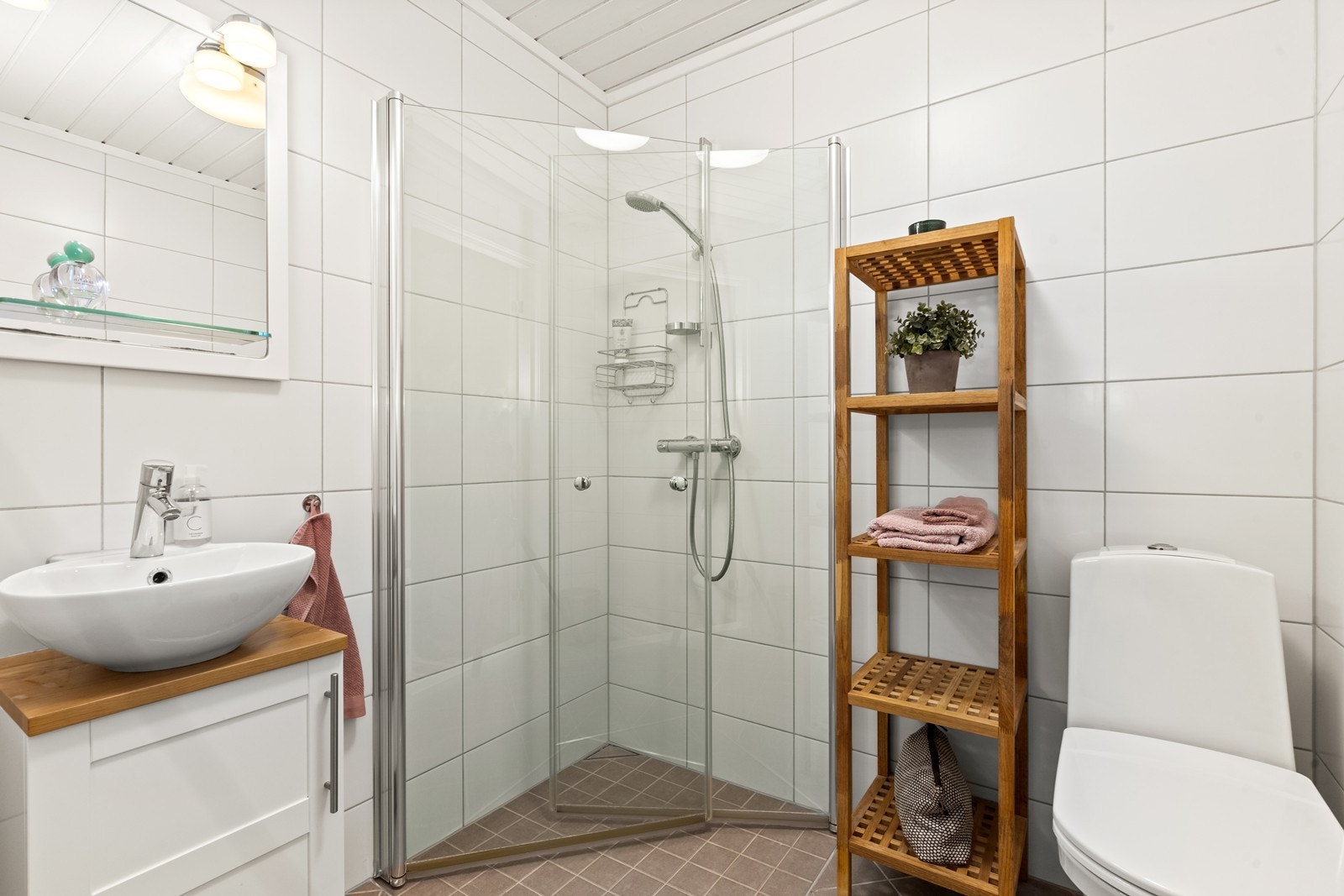 Pent flislagt bad. Galleribilde