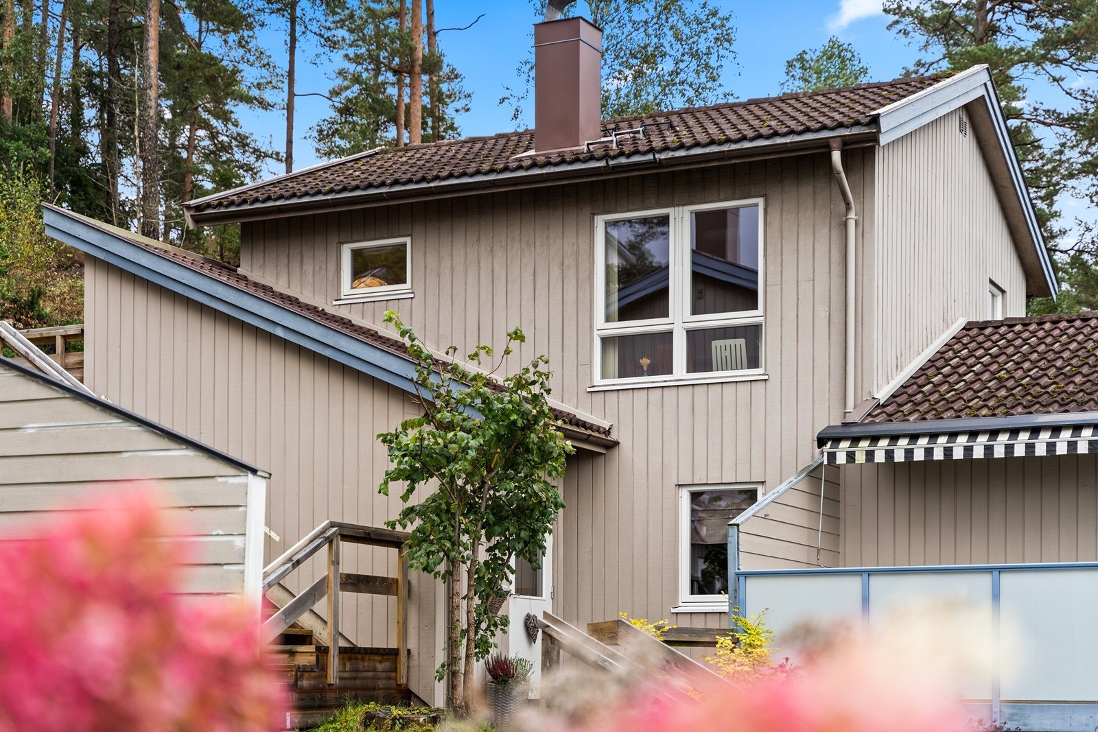 Fasade inngangsparti. Galleribilde