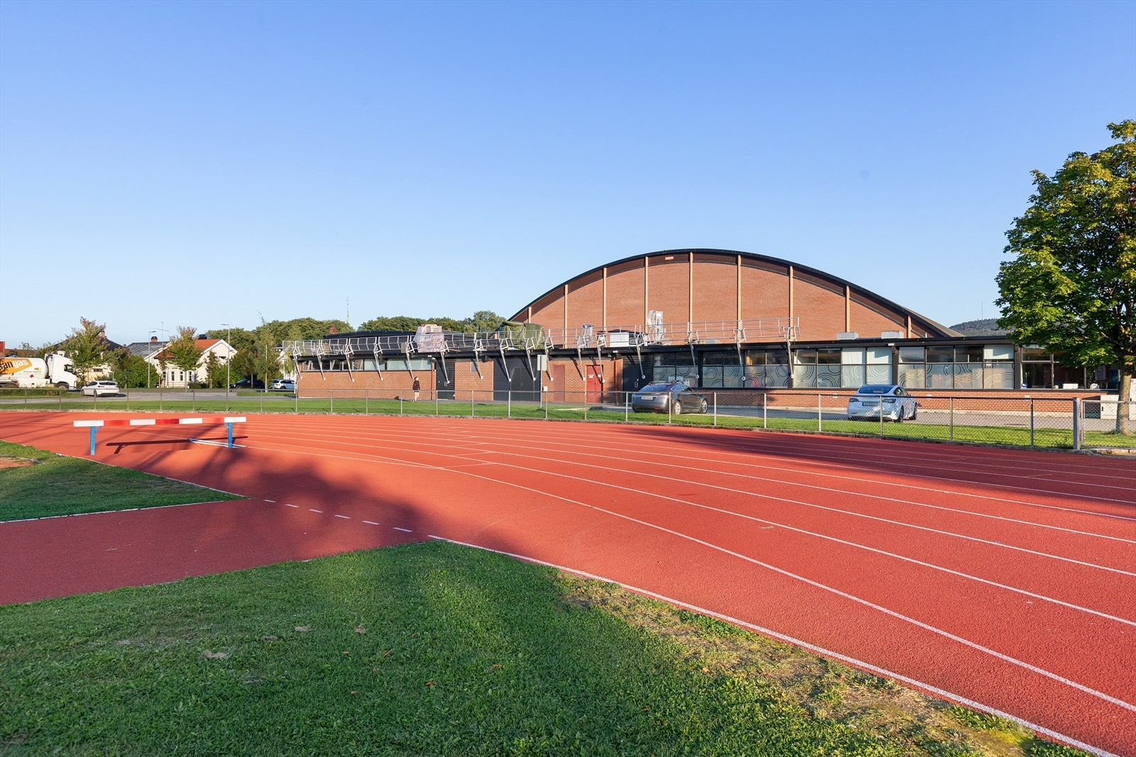 Ved stadion har man muligheter for treningsmuligheter med løpebane som er åpen for alle Galleribilde