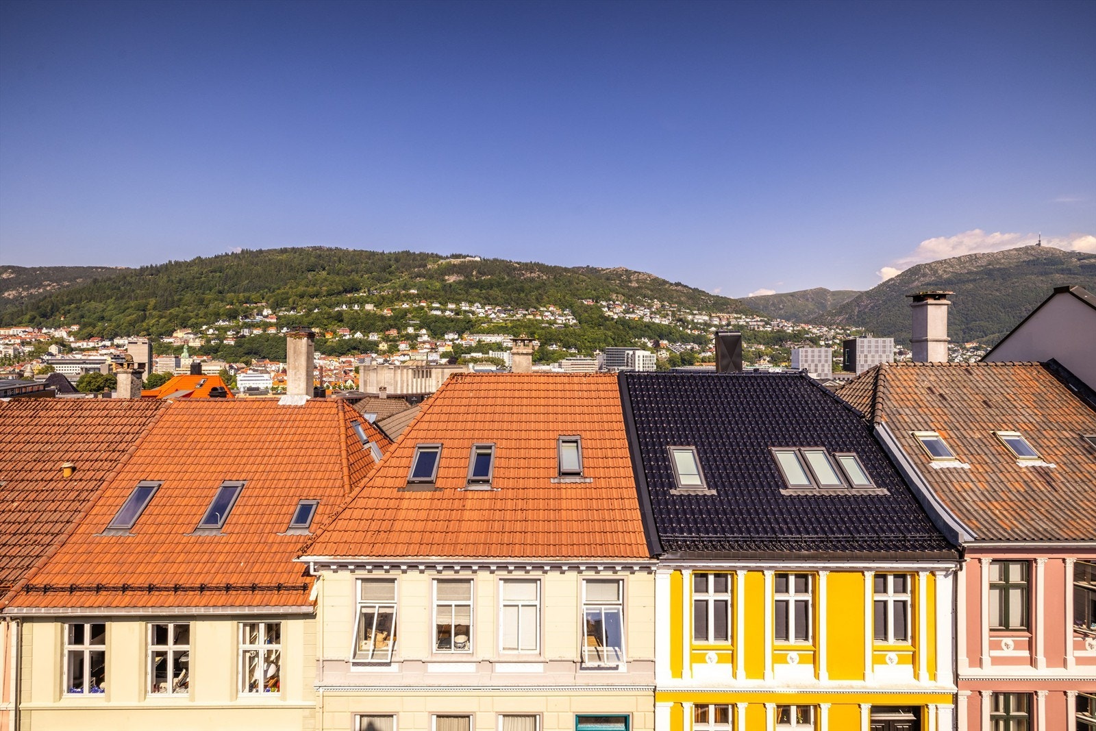 - Det er kun en spasertur gjennom sentrum til Fløien og Byfjellene med byens beste turløyper - Galleribilde