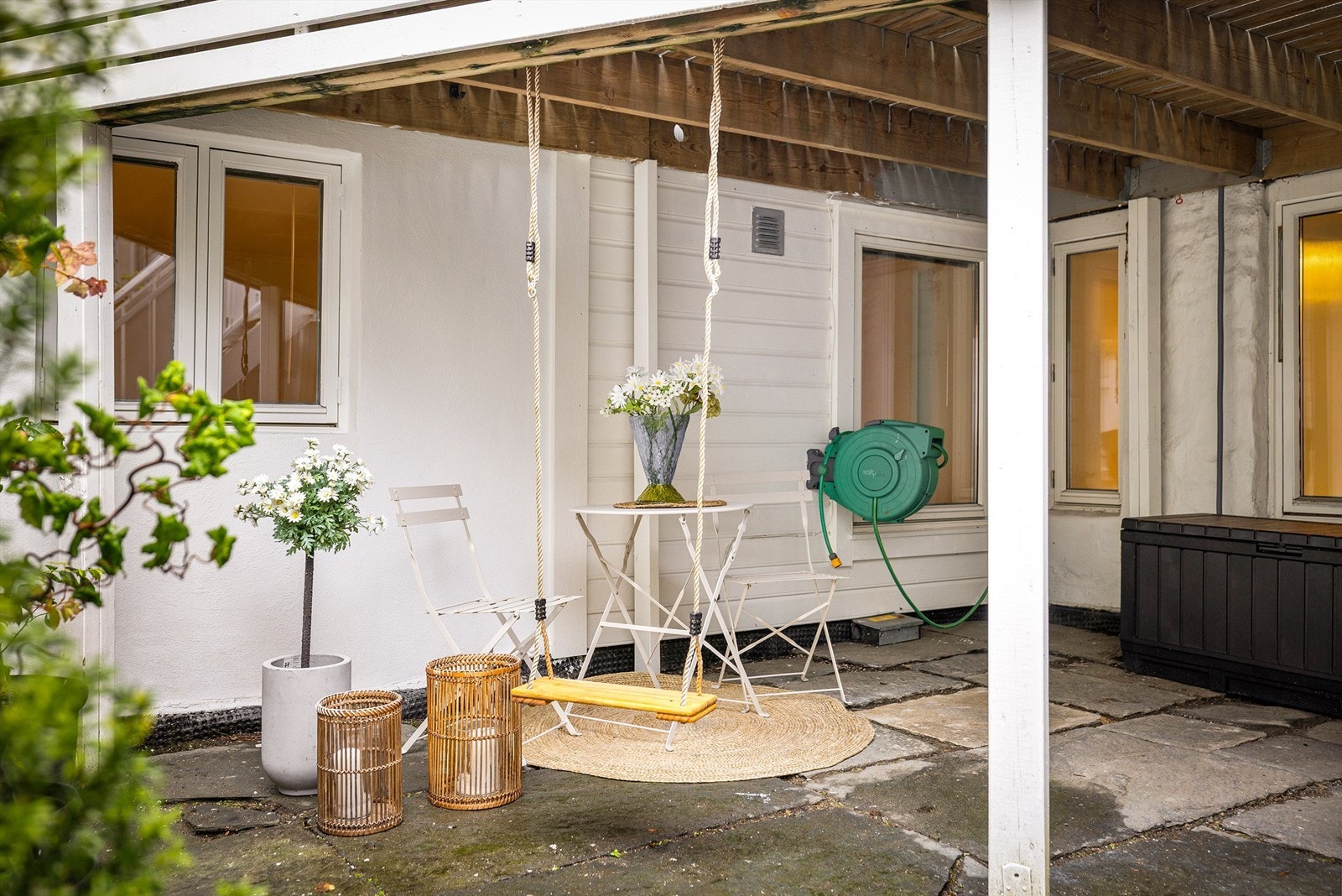 - Koselig bakgård med originale heller - Galleribilde