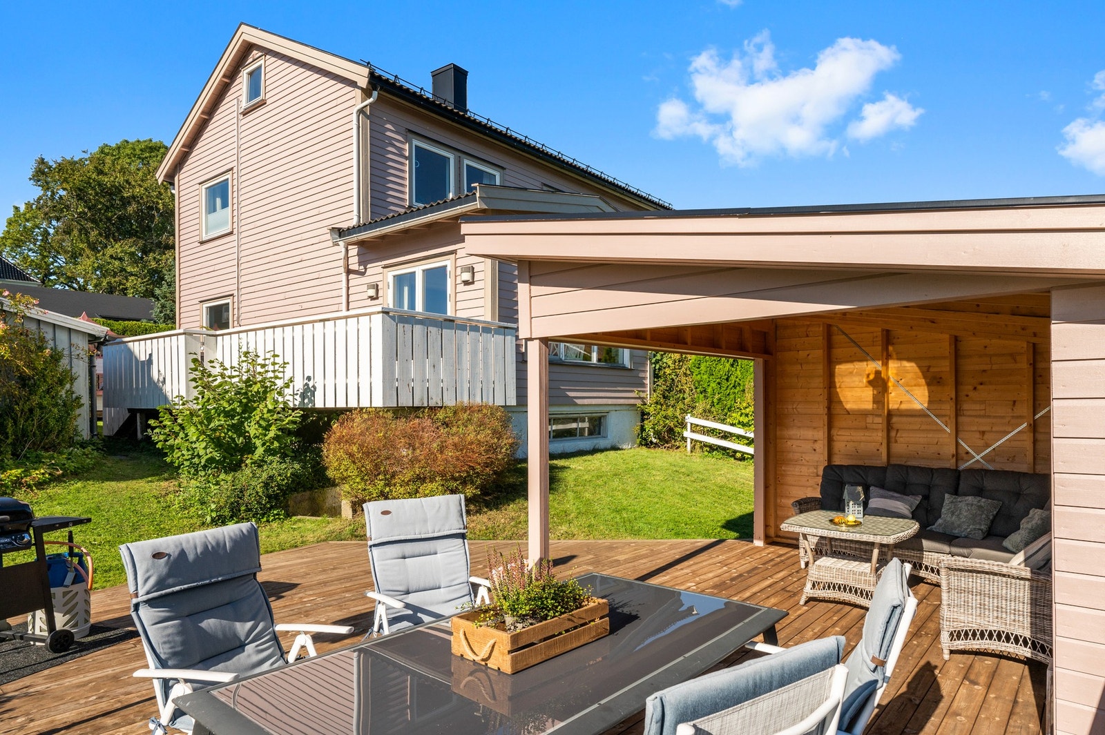 I tillegg finnes et fellesområde mot veien, som i hovedsak har vært brukt av denne seksjonen. Galleribilde