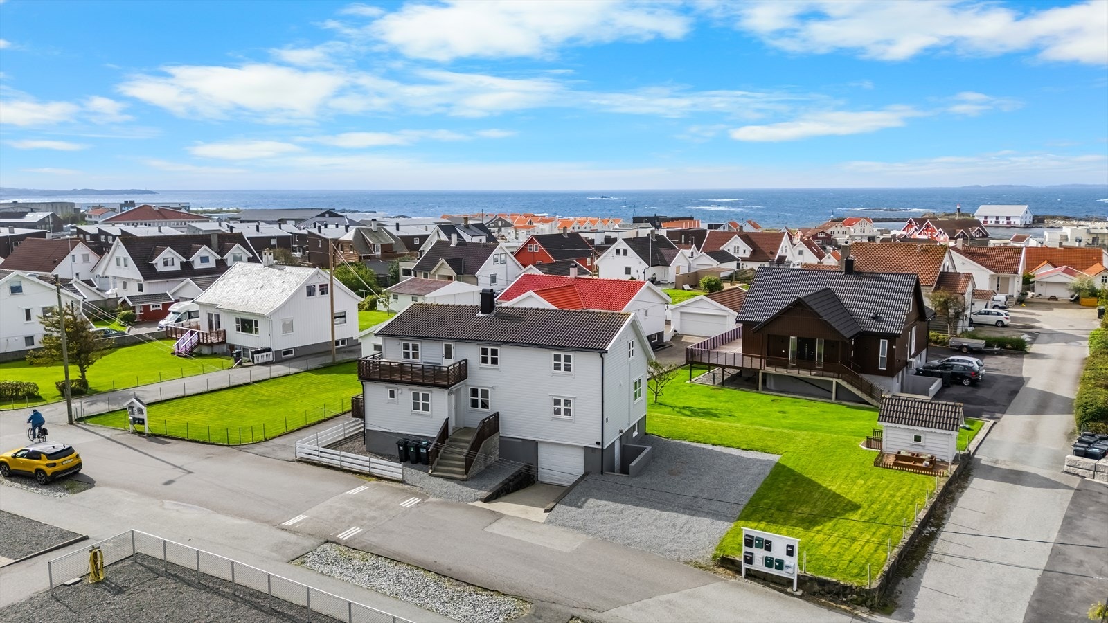 Nordvik Bolig v/Espen Bergtun har gleden av å presentere Rindavegen 13 - En tiltalende og oppgradert enebolig i attraktive omgivelser. Galleribilde