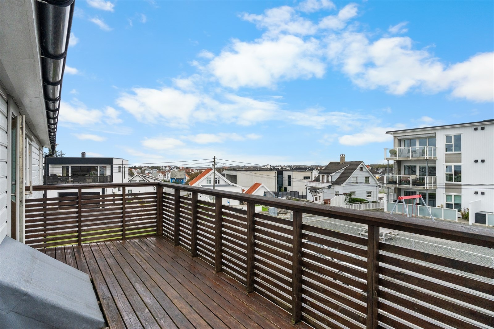 Altan mot øst hvor en kan nyte morgensola. Galleribilde