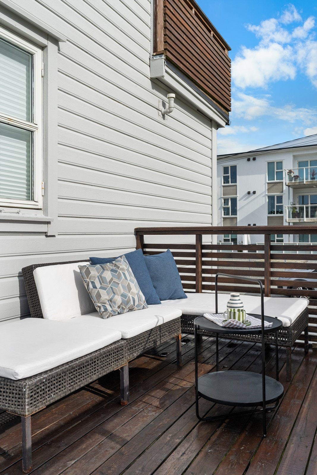 God plass til utemøbler. Galleribilde