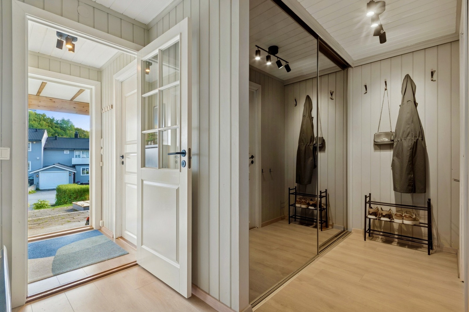 Entré/Gang Galleribilde