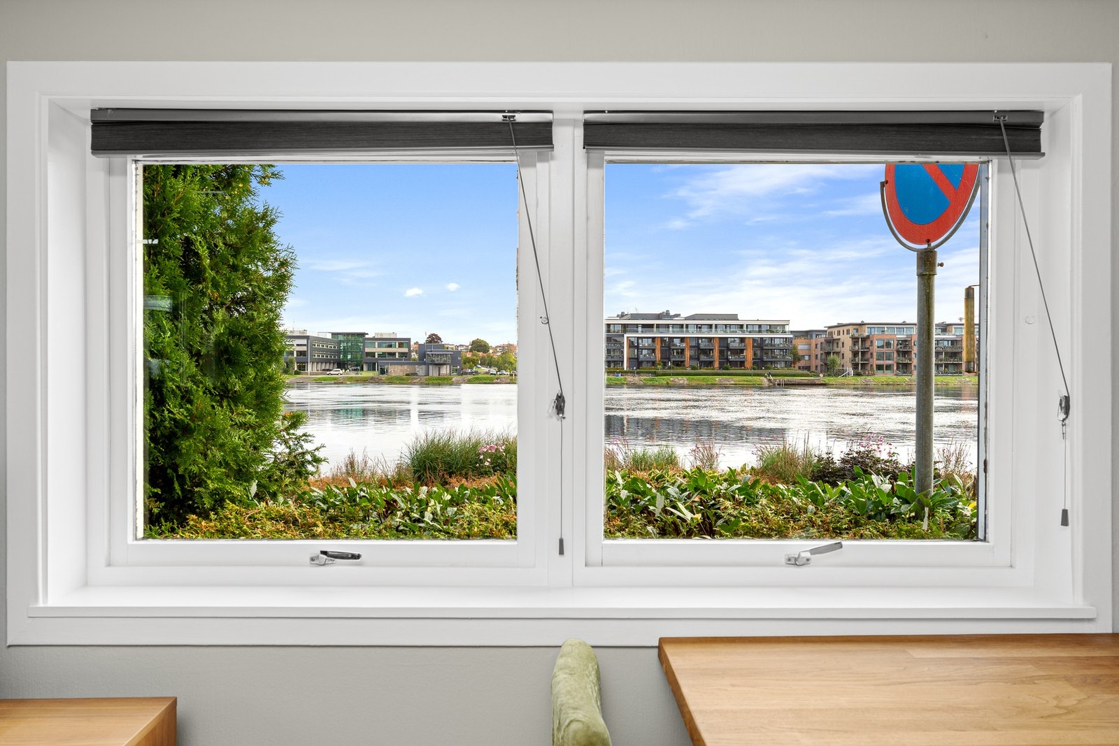 - Fantastisk utsikt ut mot Otra - Galleribilde