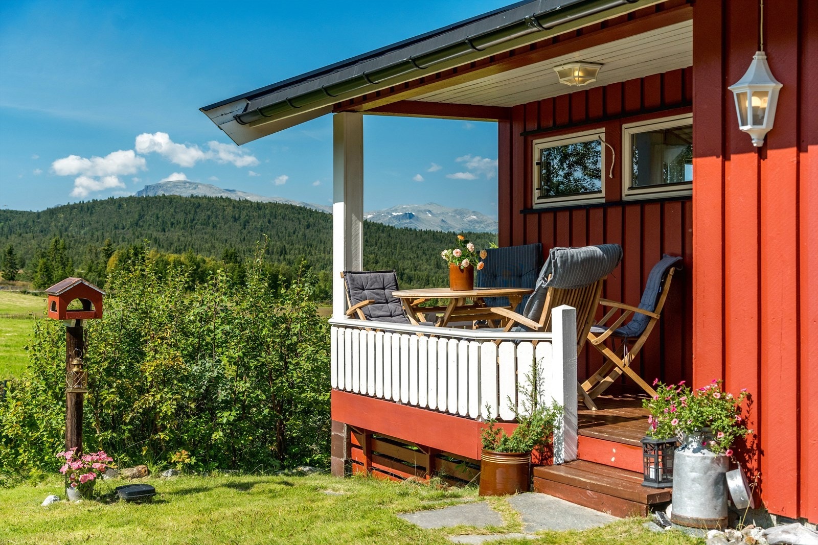 Solrik terrasse med enestående utsikt! Hemsedalsfjella med Skogshorn i sikte. Galleribilde