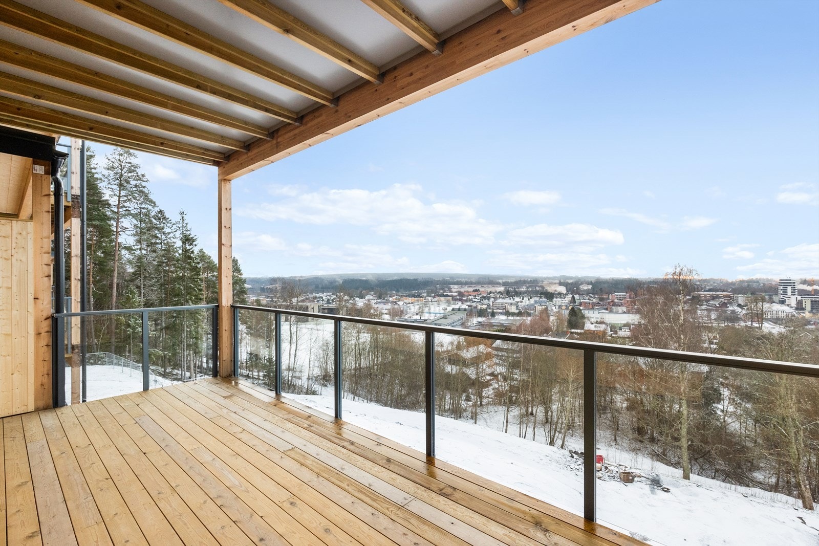 Ny leilighet med fantastisk utsikt og solforhold.jpg Galleribilde