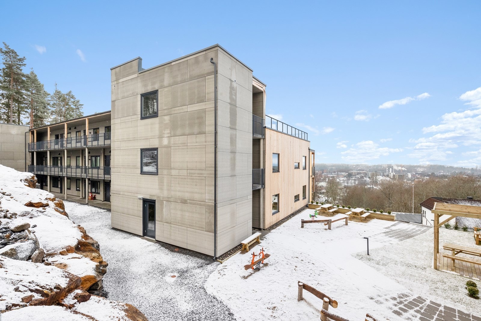 Beliggende i et sentrumsnært, barnevennlig og populært boligområde.jpg Galleribilde