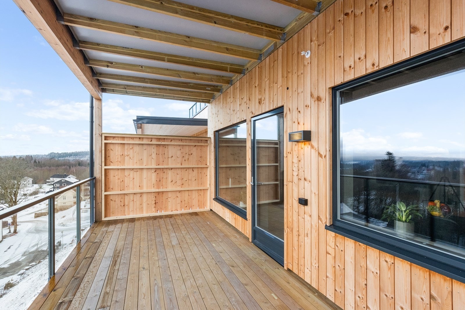 Takoverbygget balkong på 17 kvm, vendt mot sydvest..jpg Galleribilde