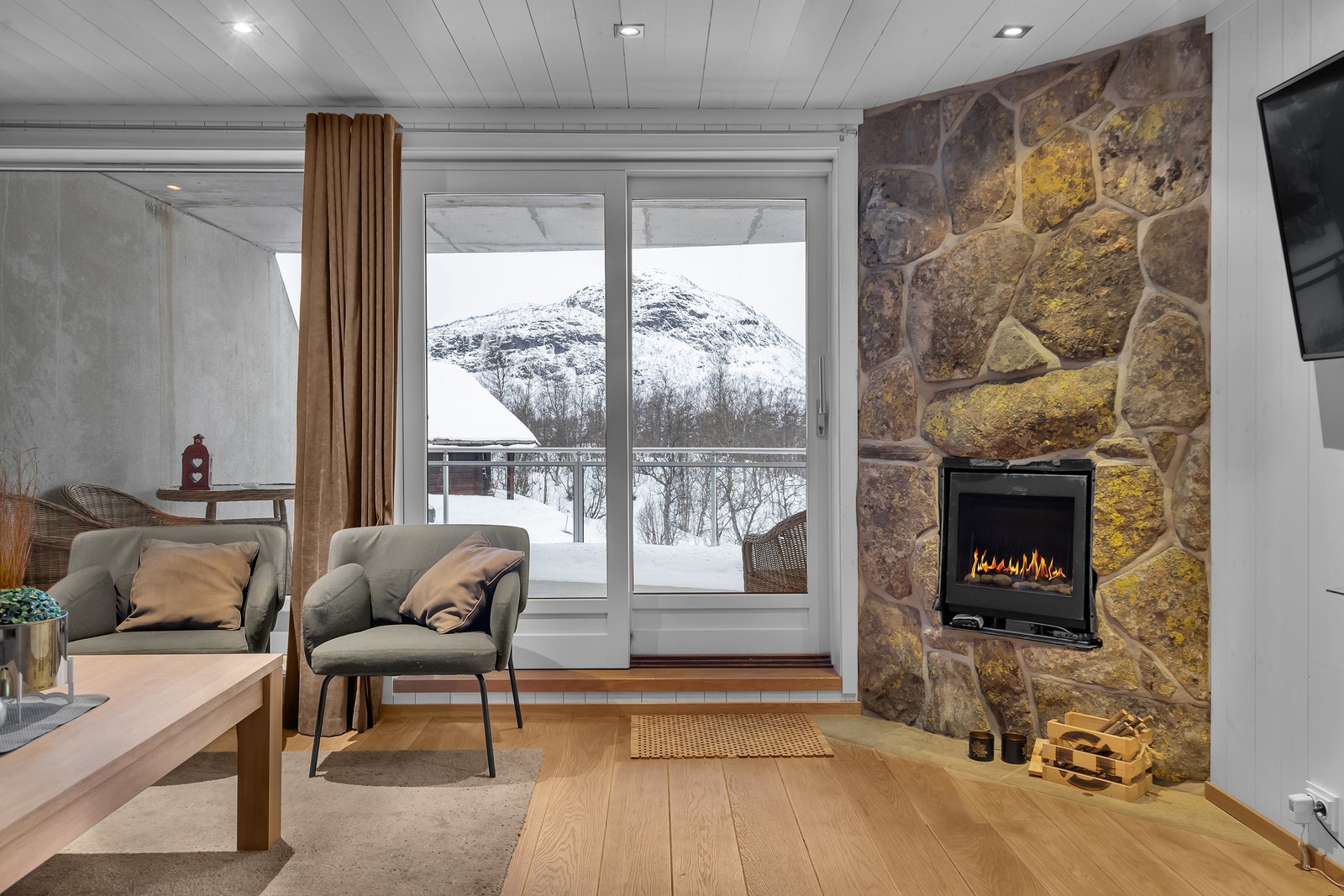 Gasspeis montert i en flott steinsatt vegg. Galleribilde