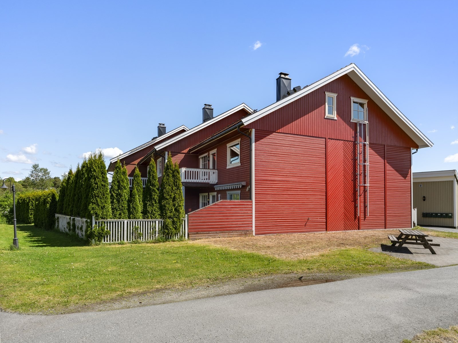 Eiendomsmegler1 Vestby/Son v/Erik Nickelsen har fått gleden av å presentere denne innholdsrike leiligheten over 2 plan i Vestby sentrum. Galleribilde