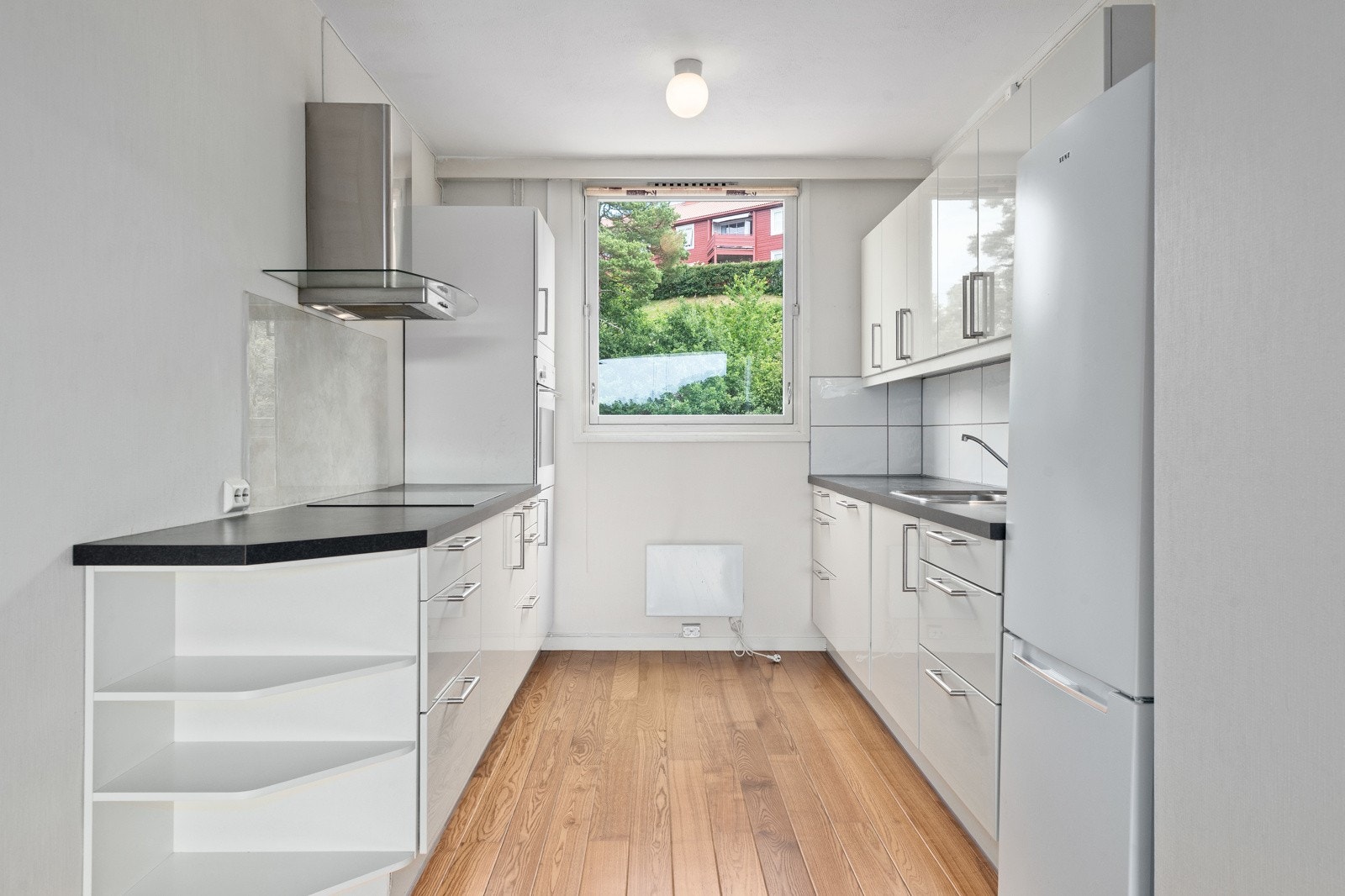 Lyst & pent kjøkken. Galleribilde