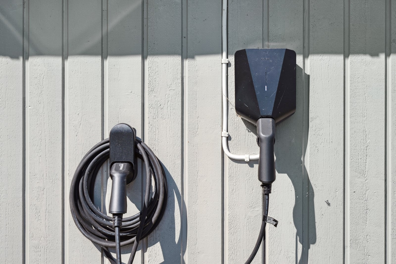 Det medfølger p-plass og garasjeplass. Elbil-lader er installert på p-plassen. Galleribilde