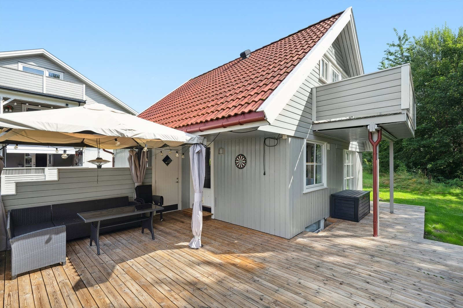 Enebolige strekker seg over 3 plan med en fin familievennlig planløsning. Galleribilde