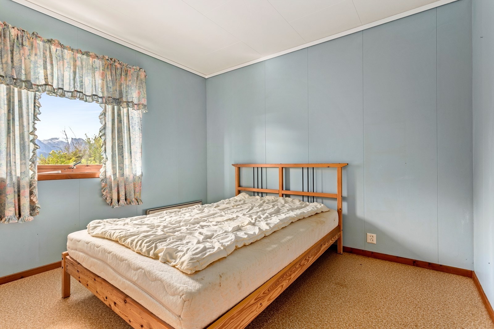 Soverom med plass til dobbeltseng. Galleribilde