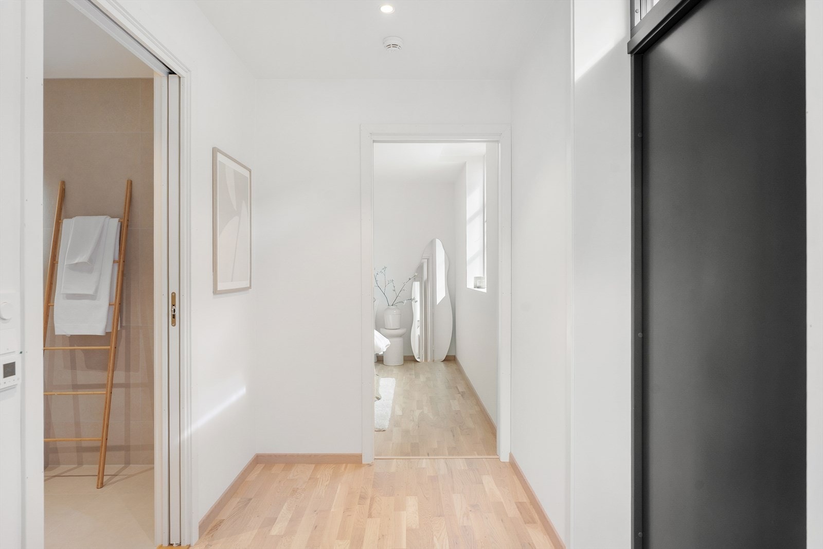 Entré/gang med plass til garderobeløsning Galleribilde