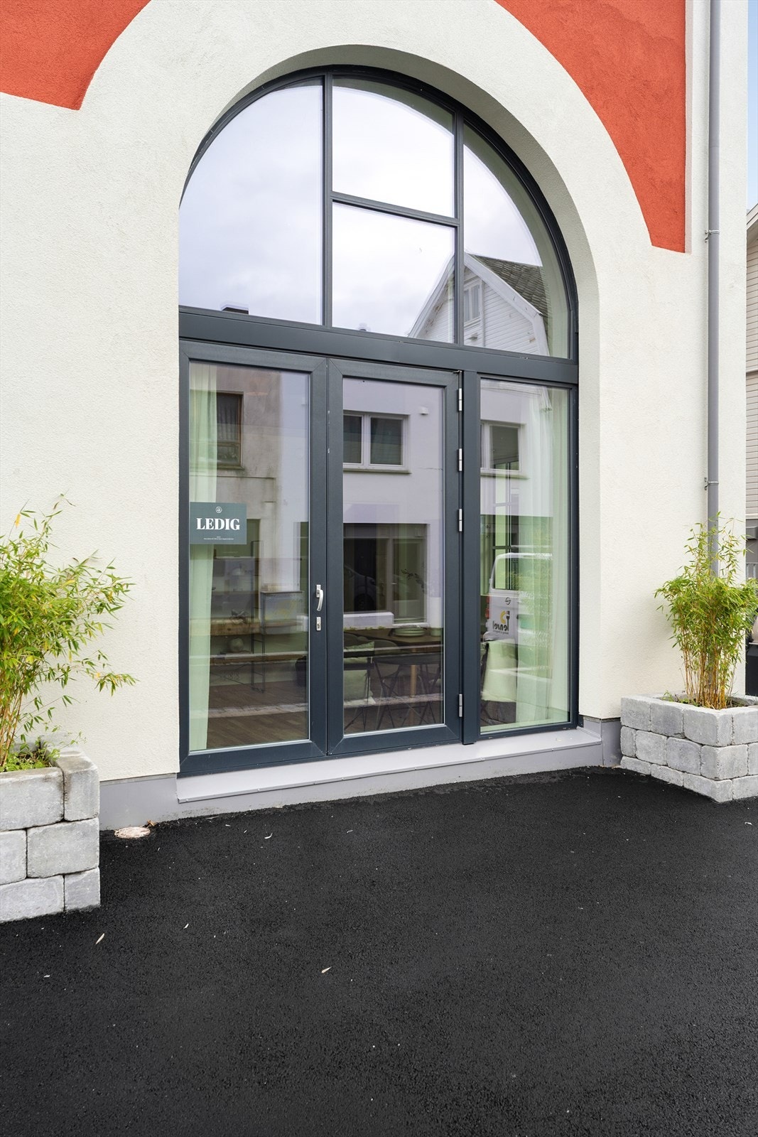 "Fortauskafè" utenfor stue/kjøkken Galleribilde