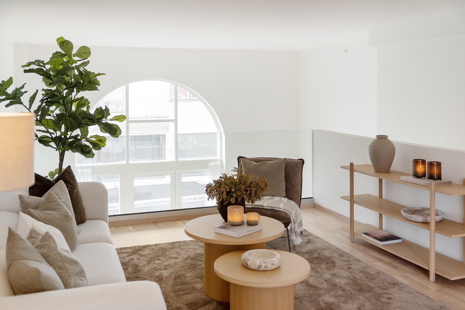 Lys parkettgulv er gjennomgående i leiligheten Galleribilde