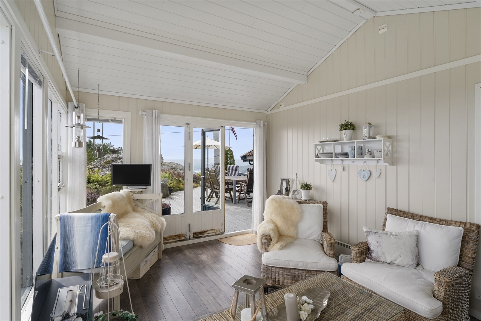 (Det foreligger ingen dokumenter om hagestue i kommunale dokumenter, denne er ikke omsøkt. Deler av Hagestue ligger over på naboeiendom). Galleribilde