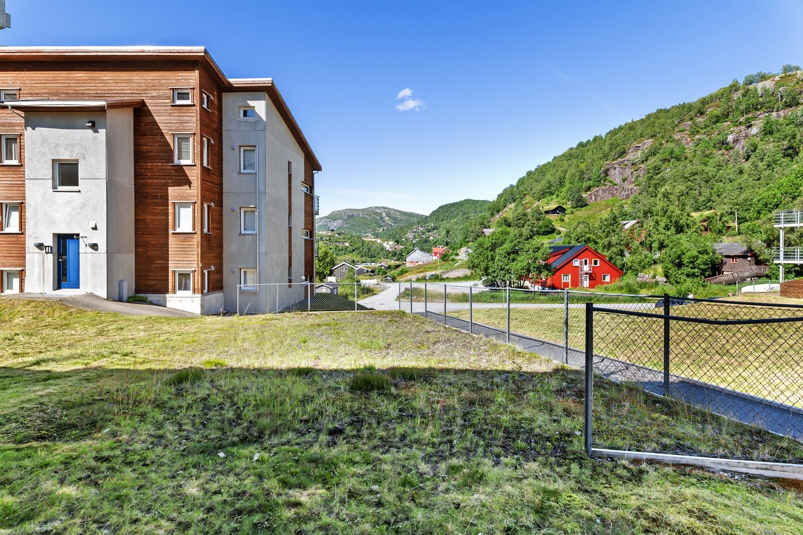 Åpen utsikt mot stolheisen i Tjørhomfjellet, samt Ålsheia. Galleribilde