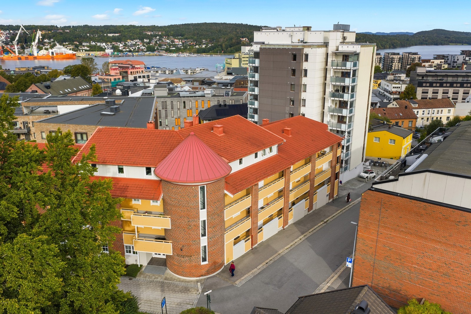 Leilighet med meget sentral beliggenhet i Moss sentrum. Umiddelbar nærhet til alle byens fasiliteter og serverdigheter. Galleribilde