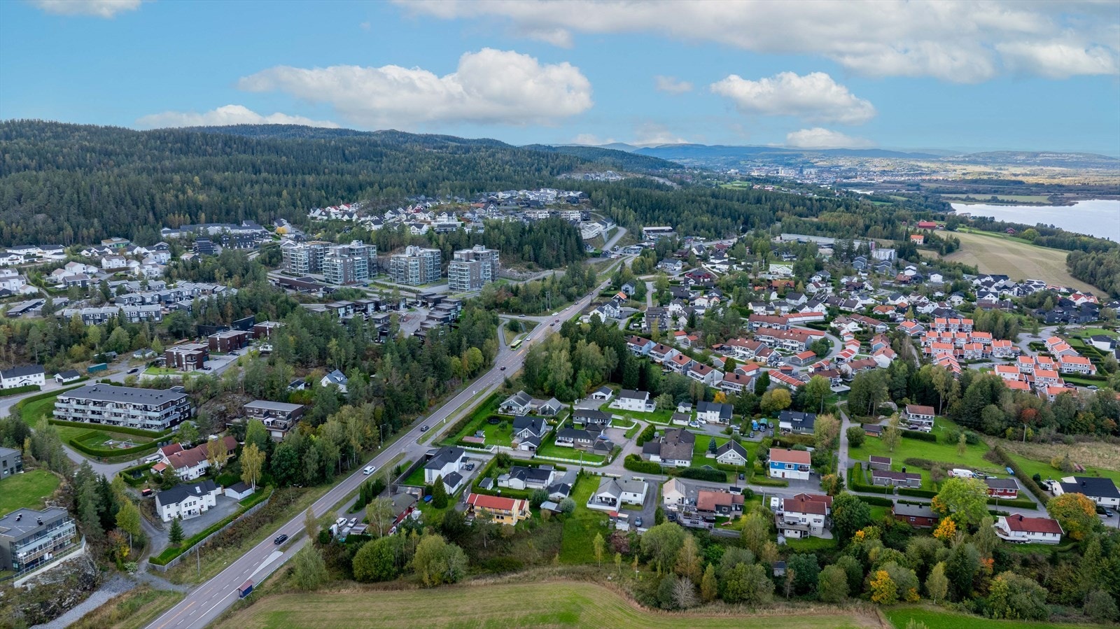 Attraktiv beliggenhet i et etablert og rolig boligfelt. Galleribilde