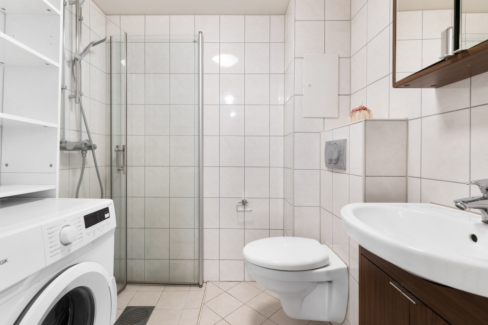 Flislagt bad fra 2012 med gulvvarme Galleribilde