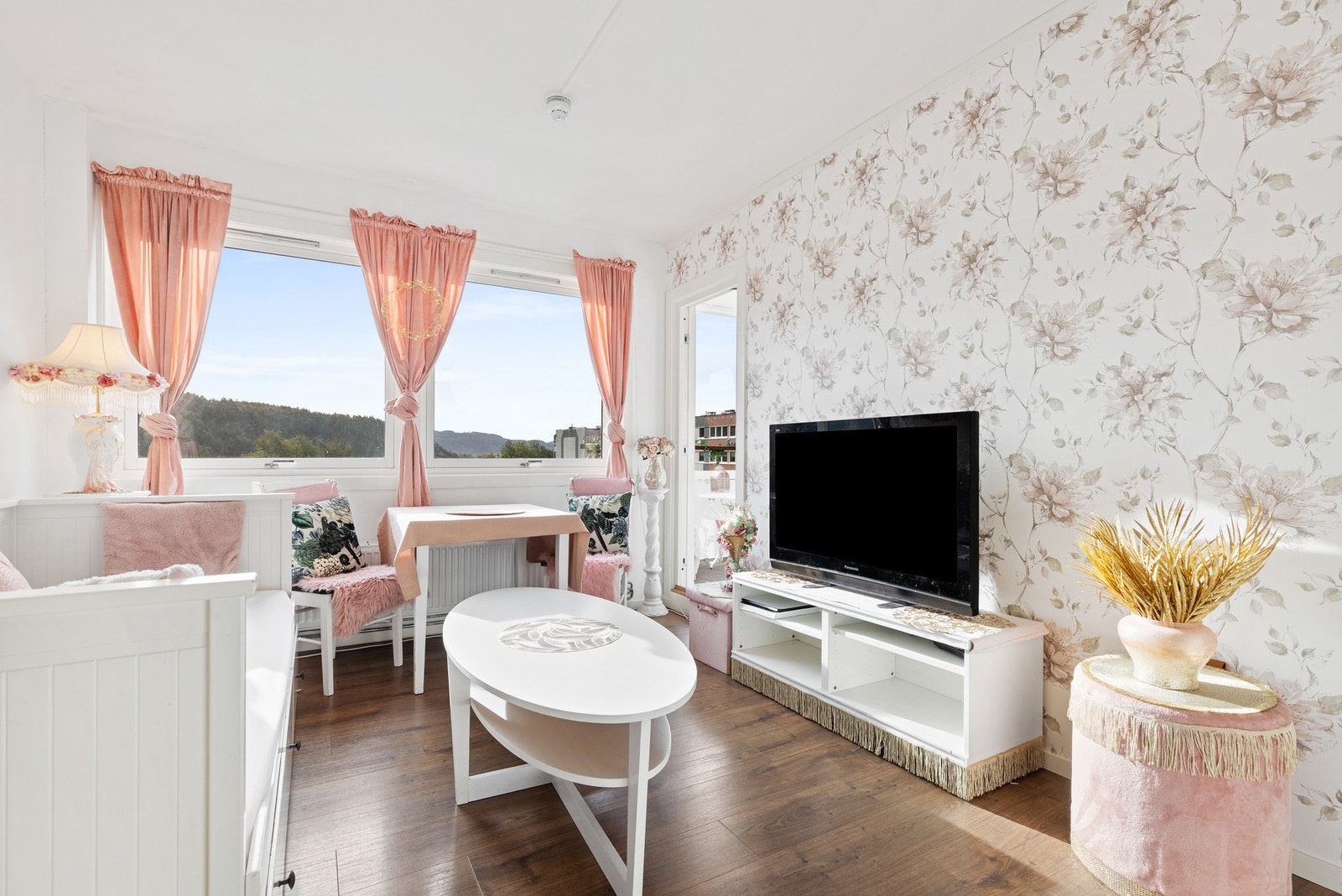 Ida Schjølberg v/ EIE eiendomsmegling ønsker velkommen! Galleribilde