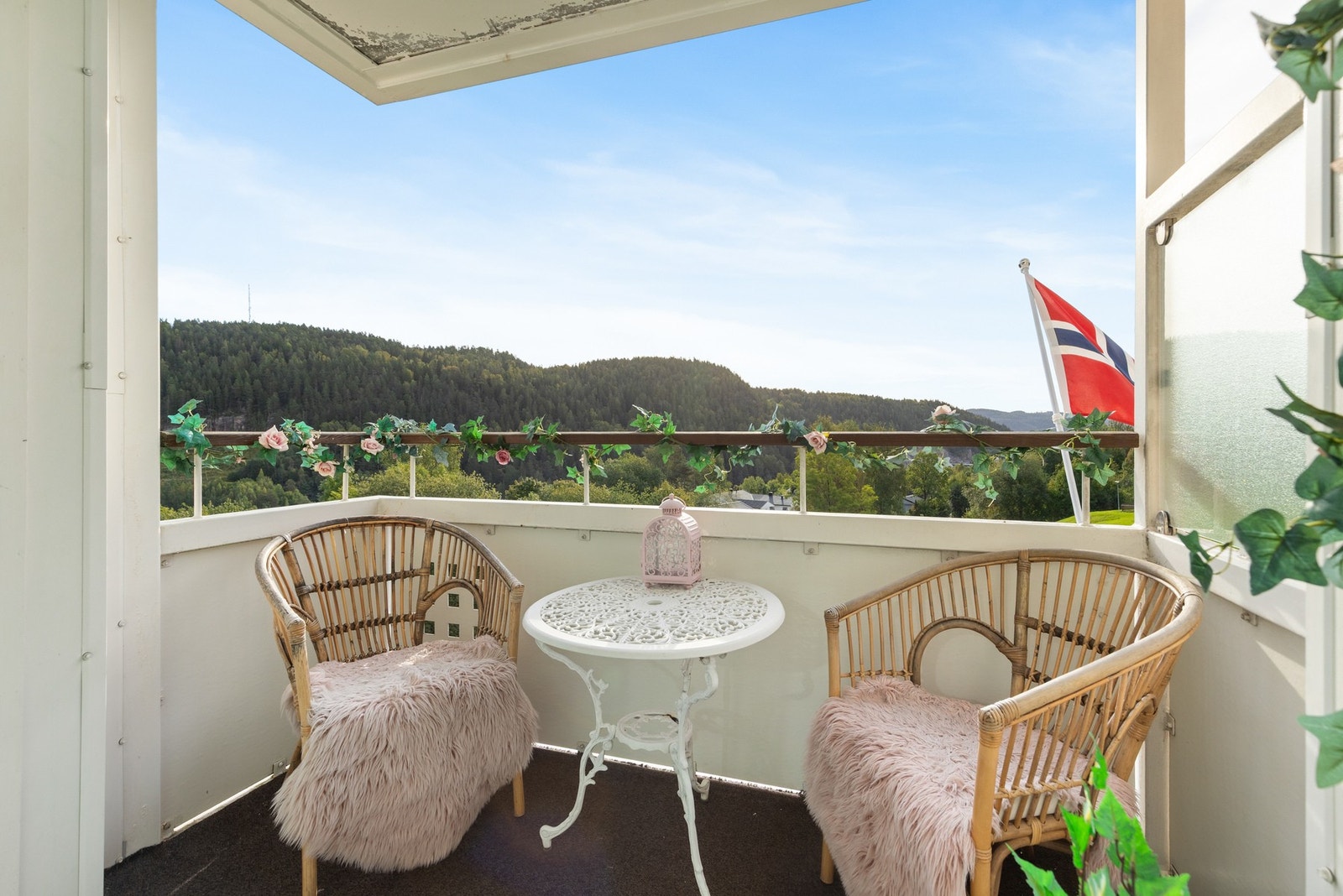 Koselig balkong med flott utsikt Galleribilde