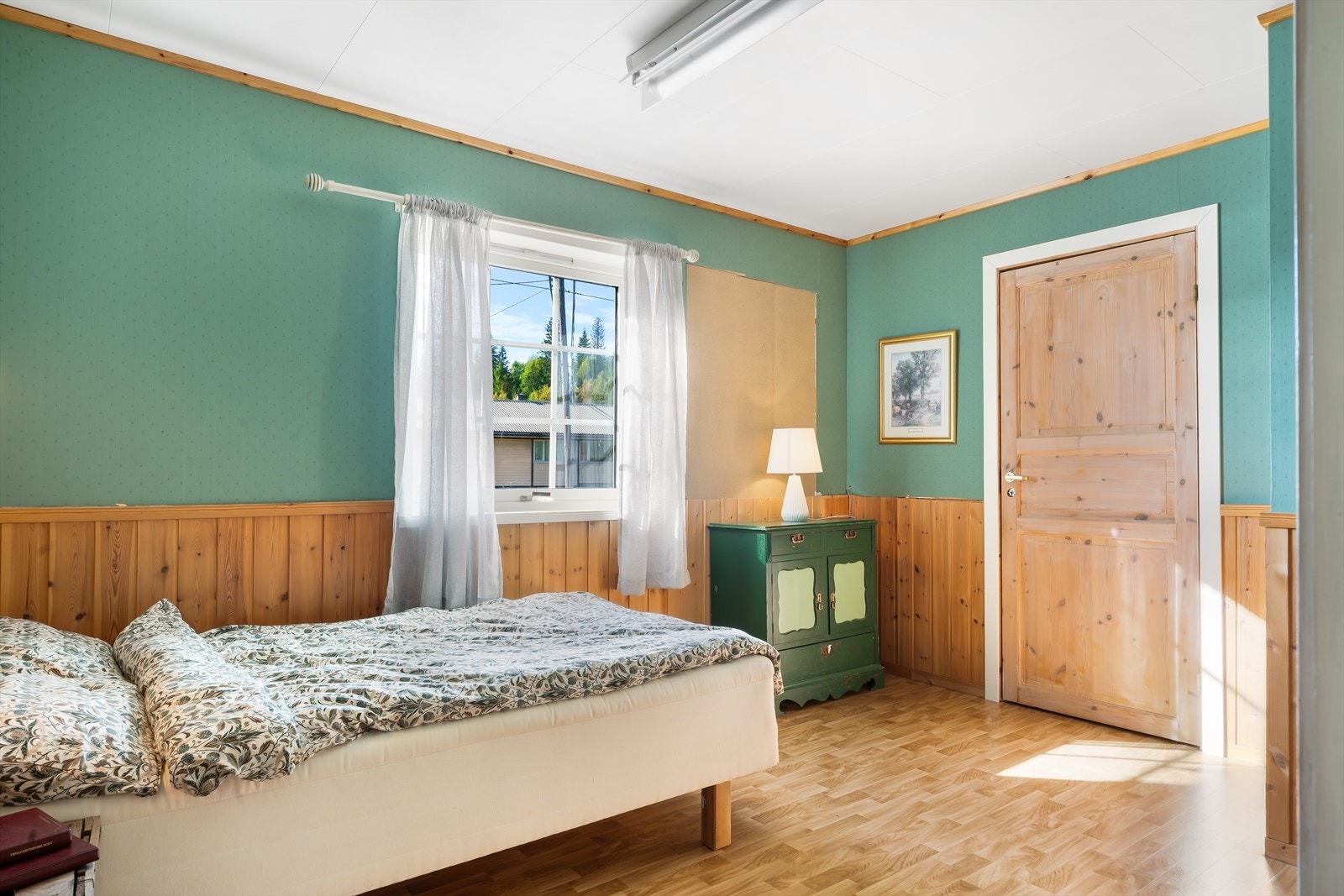 I dette soverom er det adkomst til ene boden i etasjen. Galleribilde