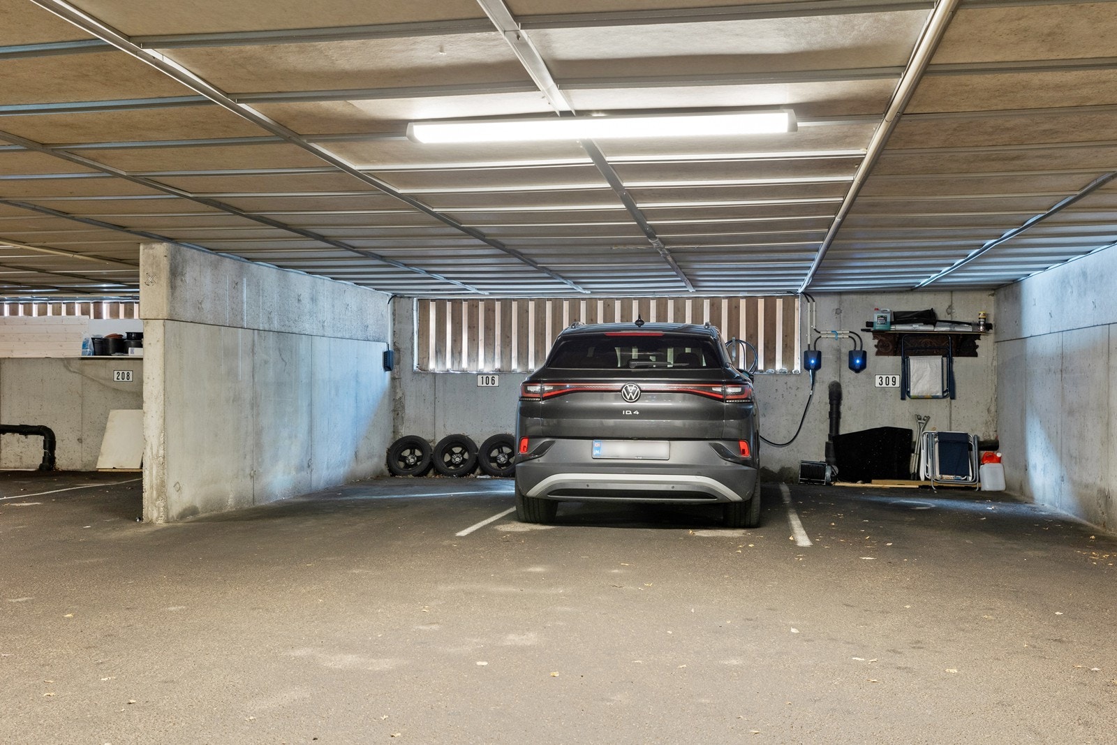 Til leiligheten medfølger garasjeplass i felles garasjekjeller og en bod Galleribilde