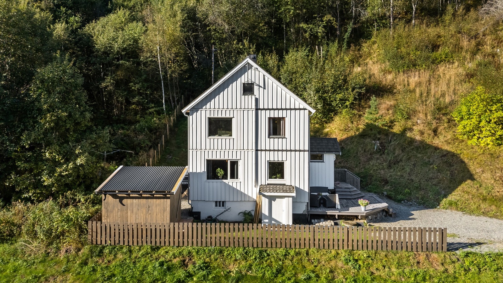 Rolig og idyllisk område med flotte turmuligheter året rundt. Galleribilde