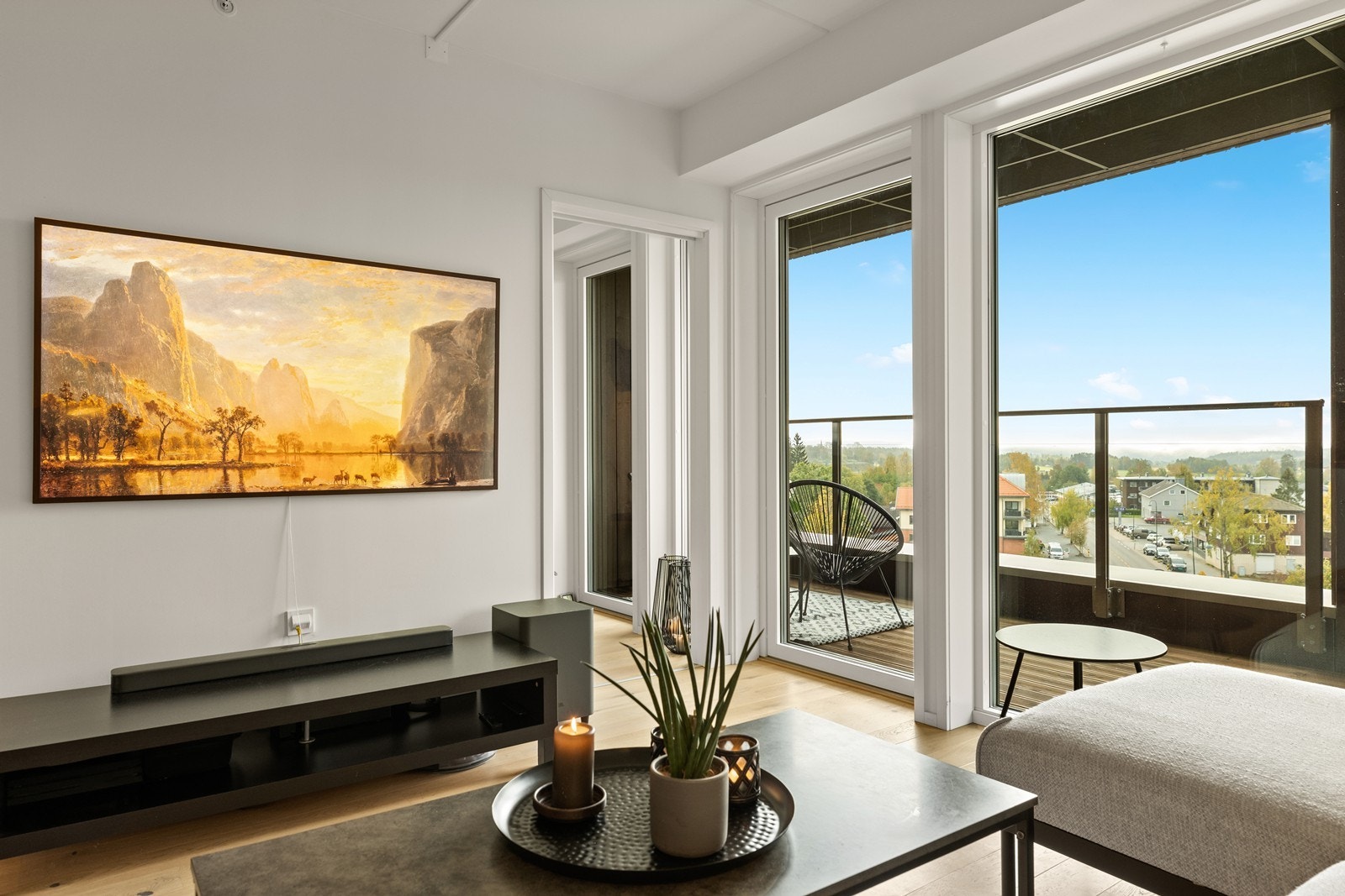 Stuen er innbydende med en lun og koselig atmosfære. Galleribilde