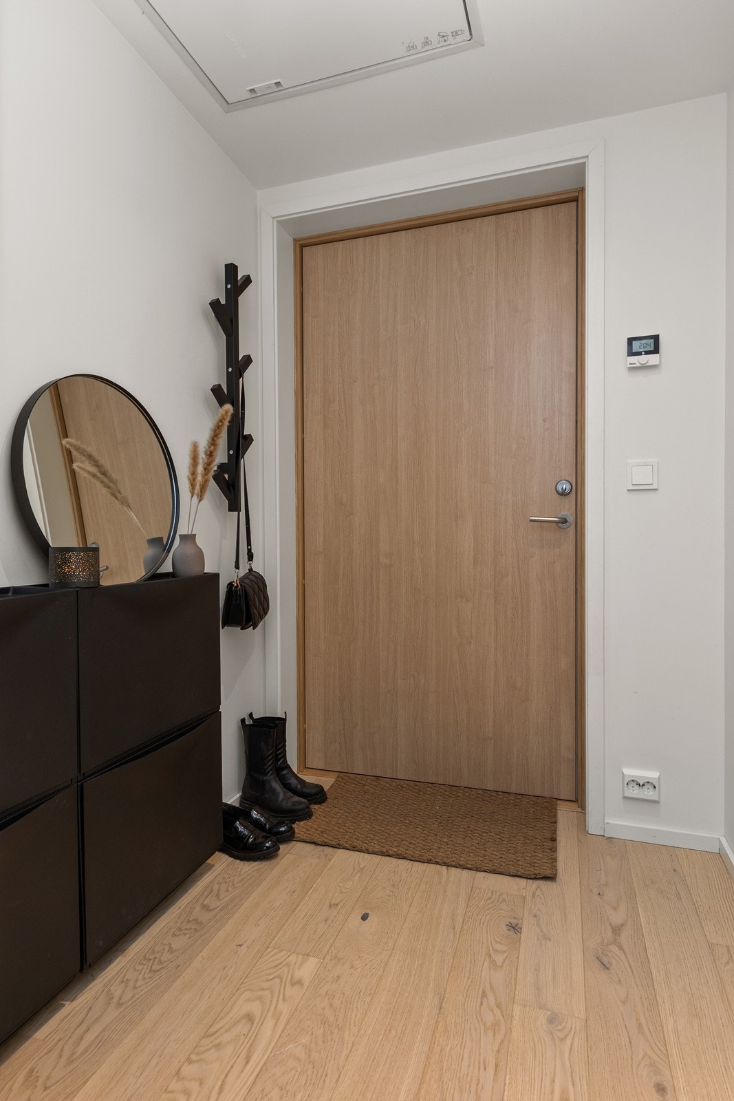 Entréen har god plass til yttertøy og sko. Galleribilde