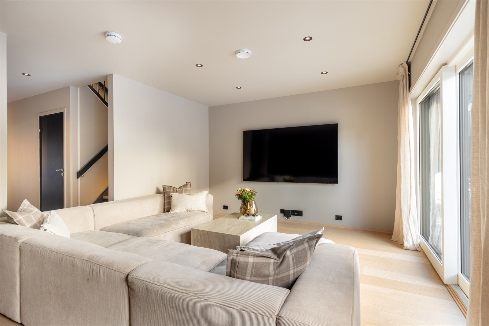 Det er installert kabel-tv og internett som er inkludert i de oppgitte felleskostnadene. Galleribilde