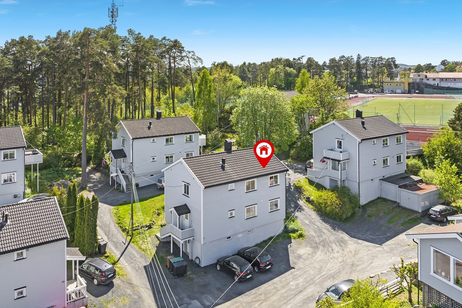 Leiligheten ligger i 2. etasje med egen veranda og alt på en flate Galleribilde