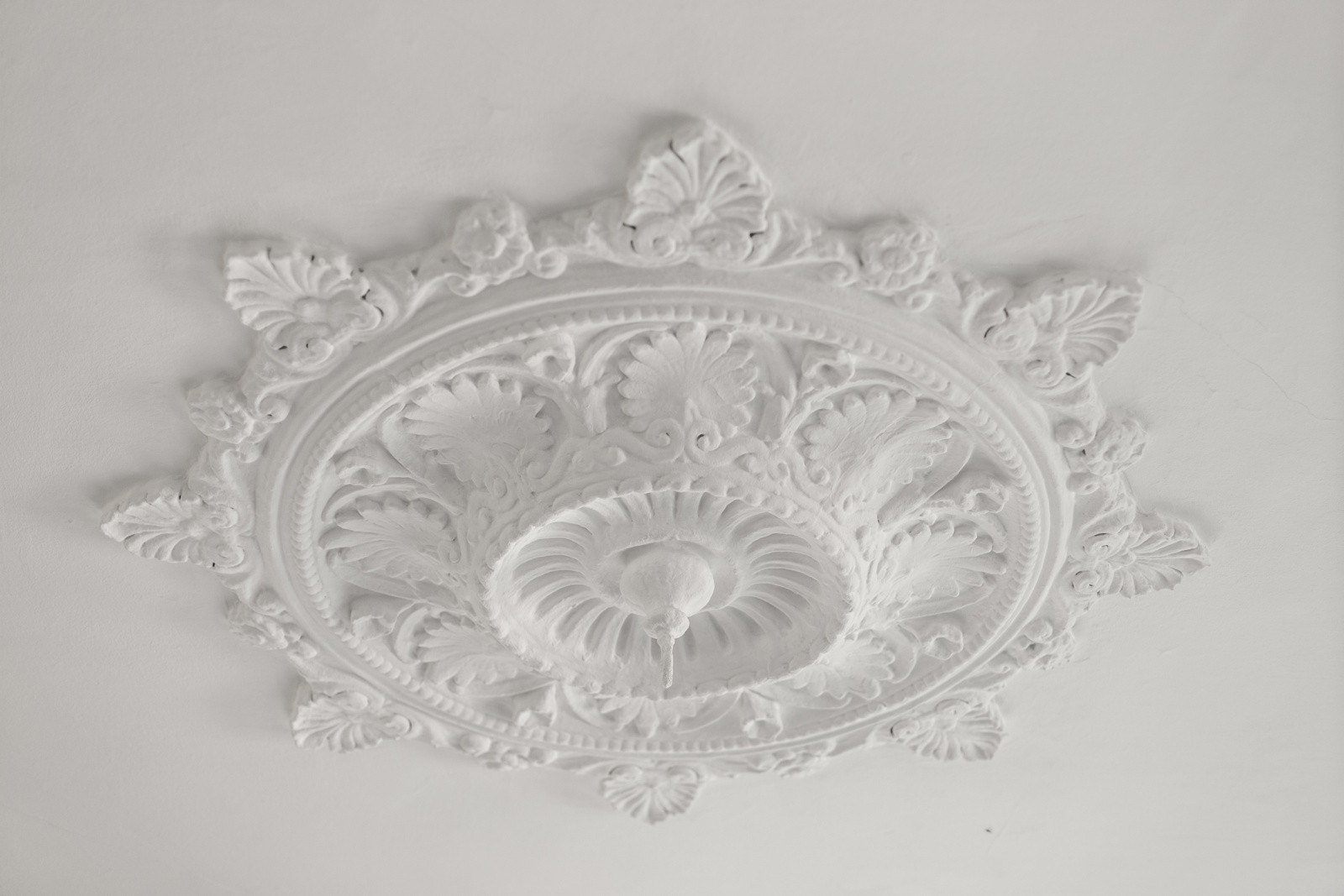 Klassiske detaljer er gjennomgående i leiligheten. Galleribilde