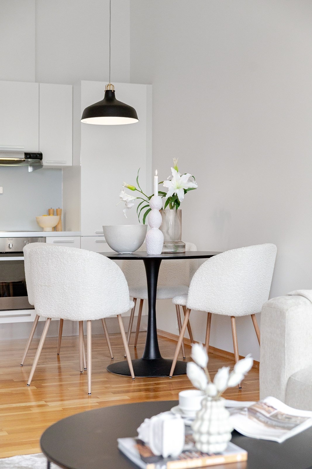 Det er god plass til et spisebord ved kjøkkenet. Galleribilde