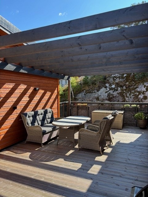 Pergola over bakre del av terrassen i andre etasje. Galleribilde