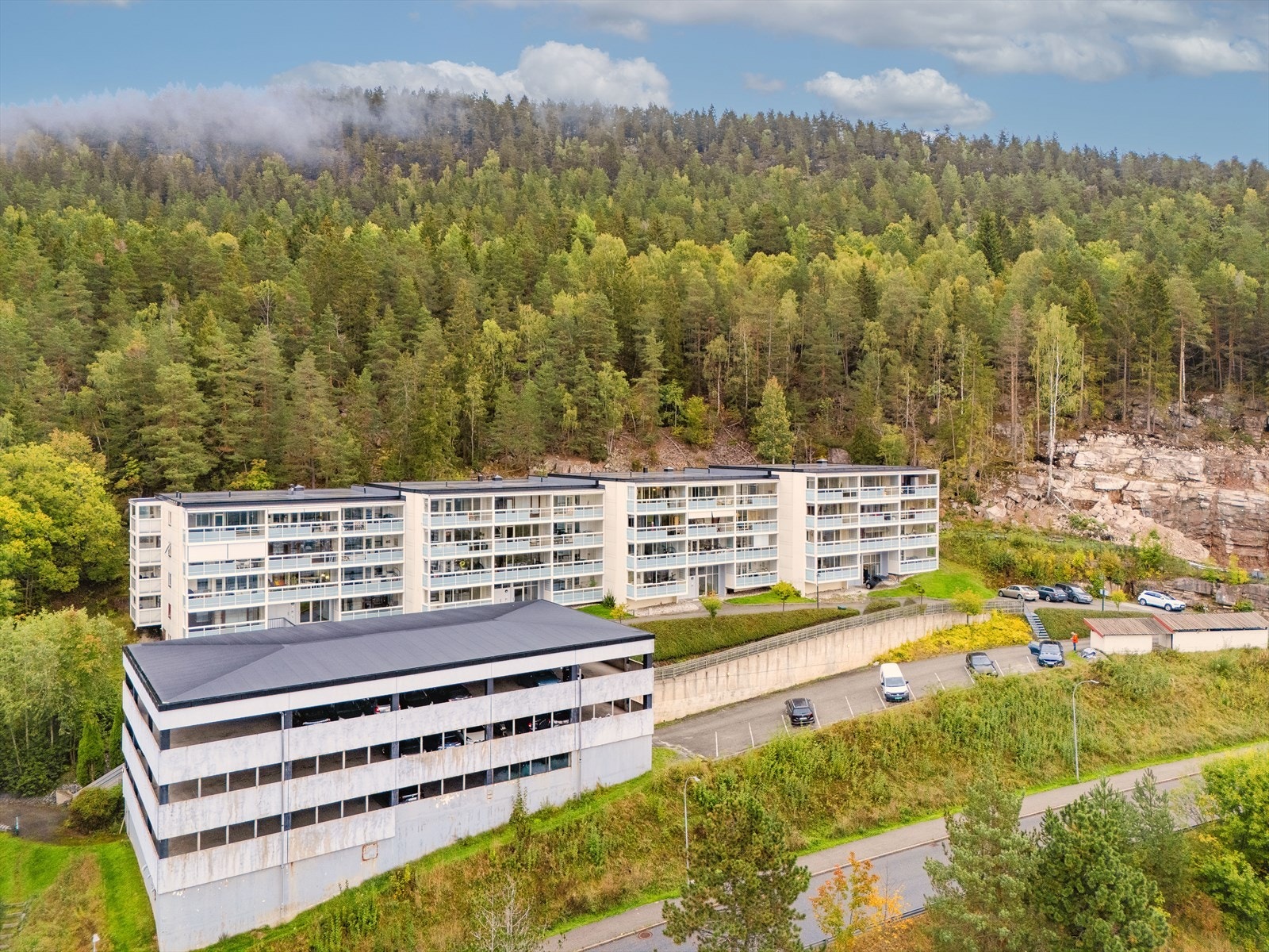 Flott beliggenhet på populære og barnevennlige Åssiden. Leiligheten ligger i byggets 4.etg. Galleribilde