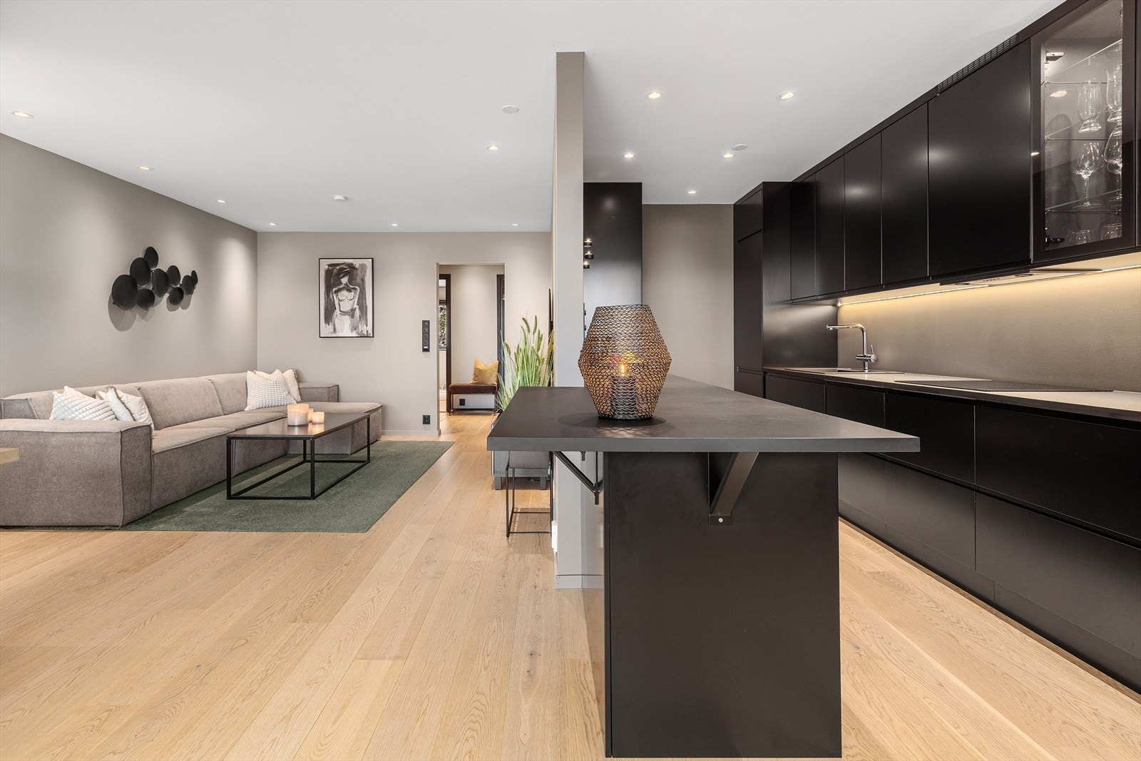 Kjøkkenet er levert av Epoq og fremstår som stilrent og moderne. Galleribilde